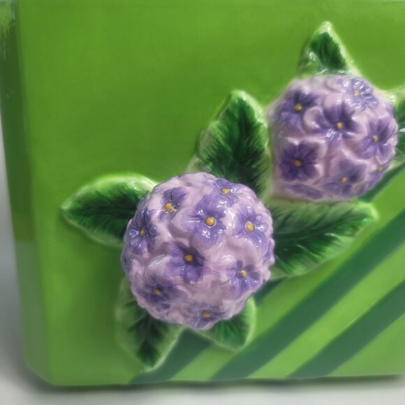 Vintage Unbranded Cookie Jar Green with Embossed Purple Flowers - Picture 5 of 16
